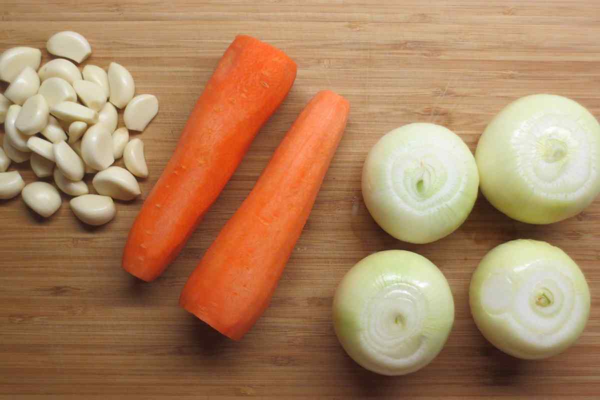 Як загасити цибулю і моркву